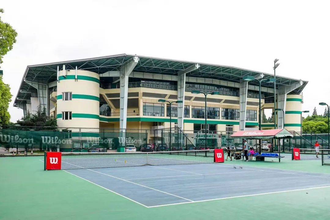 上海久事训练开放日，今晚调整名单引欢呼，德国杯在即，团队化学反应显著的简单介绍