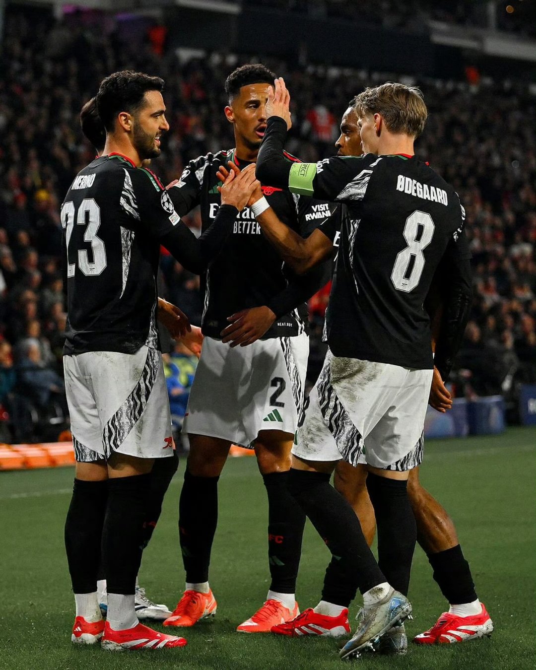 德国杯冲刺阶段走向成谜,埃因霍温更衣室发声,球迷炸锅,球队文化再被提及(荷甲情报埃因霍温逼近联赛冠军点) 德国杯冲刺阶段走向成谜,埃因霍温更衣室发声,球迷炸锅,球队文化再被提及(荷甲情报埃因霍温逼近联赛冠军点)