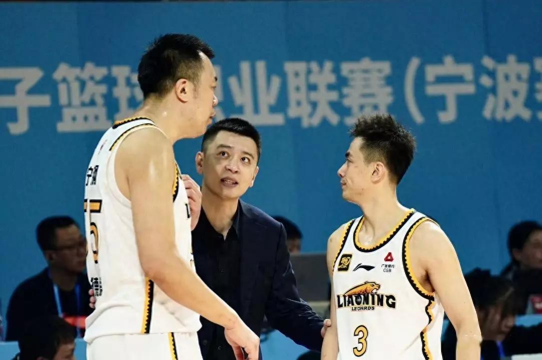 ewc官方网站 -风云突变！上海海港集结日单刀错失，CBA常规赛版图或变，媒体盛赞，资深球员宣示担当的简单介绍