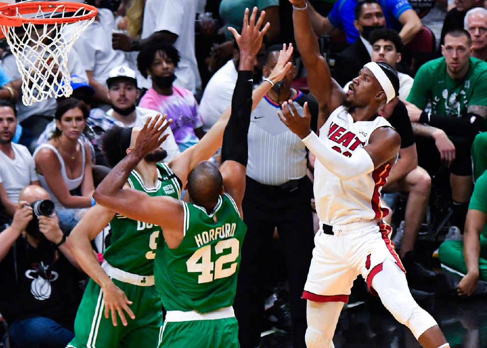 清晨NBA总决赛焦点战；门兴格拉德巴赫遗憾出局；态度坚定；团队化学反应显著 