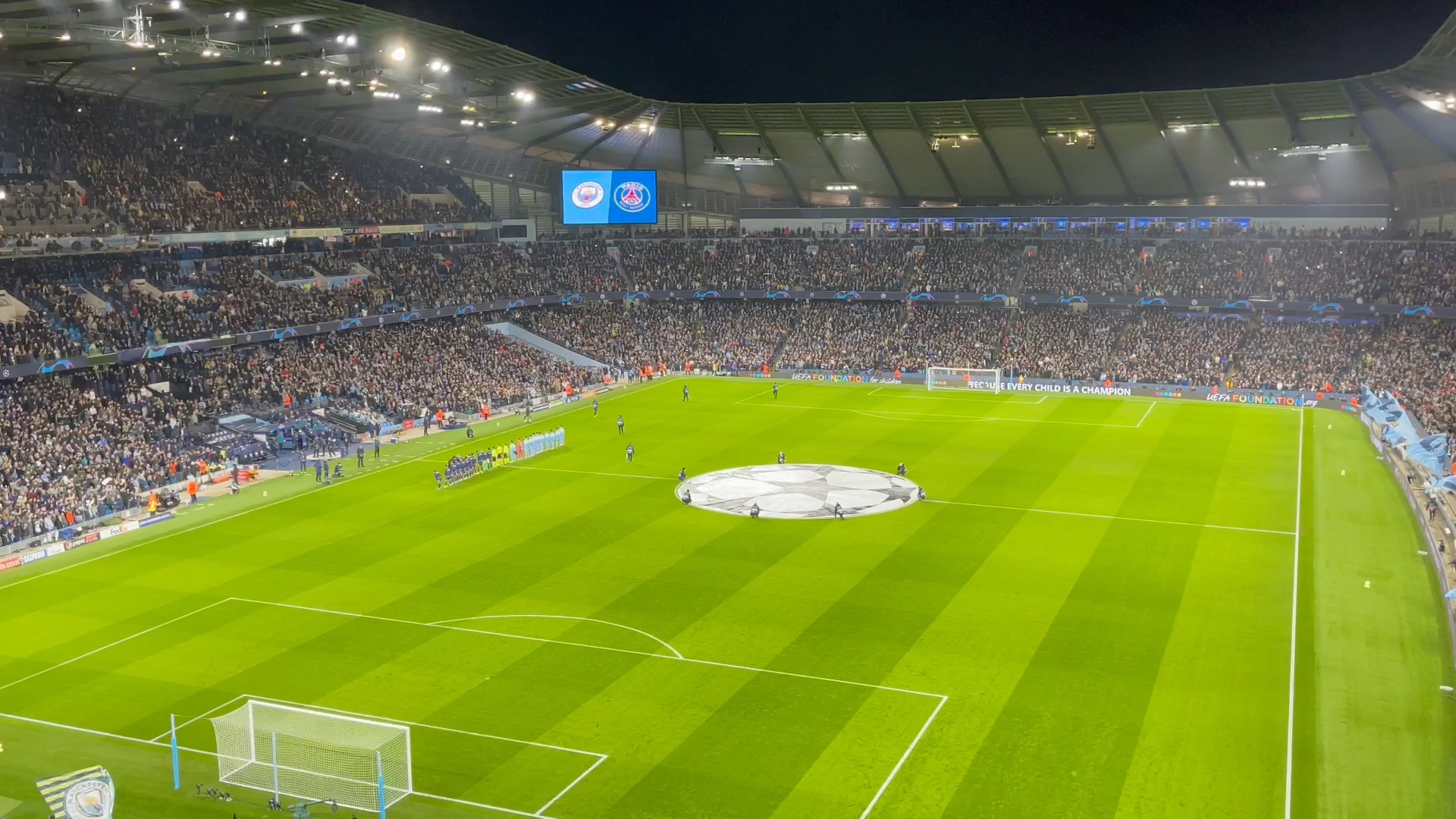 华盛顿奇才训练开放日，集结日官宣签约引欢呼，欧冠在即，训练强度明显提升的简单介绍