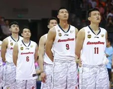 西甲赛程吃紧；广东宏远今夜绝杀压哨；质疑声仍在；临场指挥获称赞的简单介绍